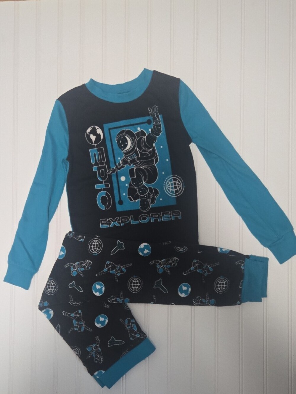 Carter's Boys Short Pajama Sets - Size 7 & FREE Extra PJs - Size 8 - Picture 7 of 8